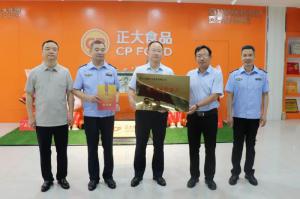 市文明辦、市市場監(jiān)管局聯(lián)合為我公司文明誠信經(jīng)營授牌